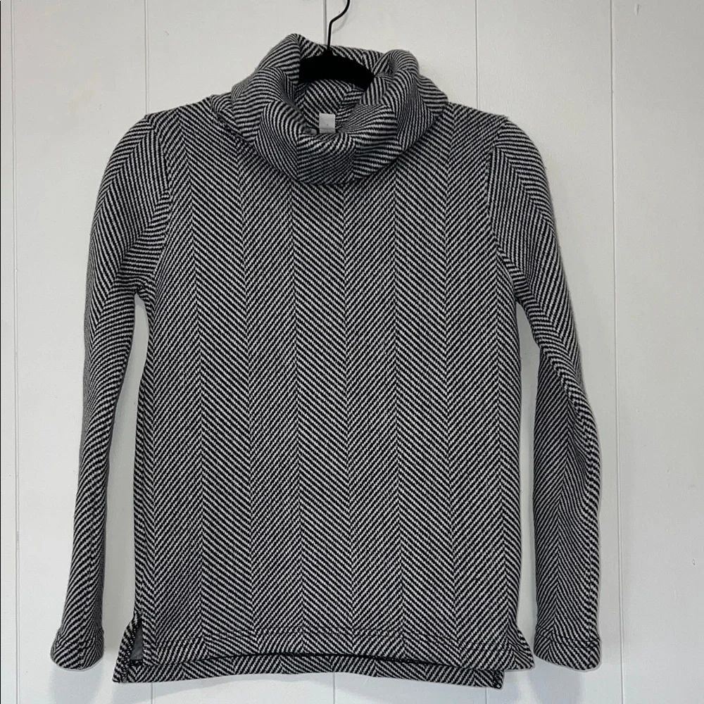 J. Crew Black and White Chevron Women's Sweater Pullover S11